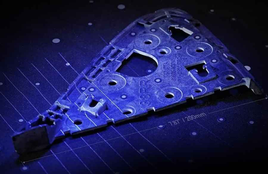 Metrology-Grade 0.02mm Accuracy - Seven parallel blue laser lines, each just 0.1mm wide, for razor-sharp edges
